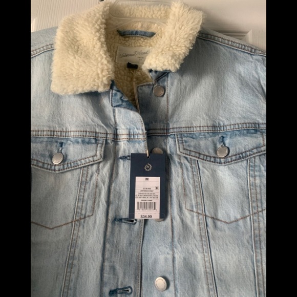COPY - NWT Universal Thread Light Wash Jean Jacket - Picture 3 of 6